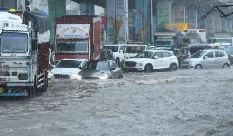 Chandigarh: रिकॉर्ड तोड़ बारिश से ट्राइसिटी के लोग फंसे, व्यापक नुकसान